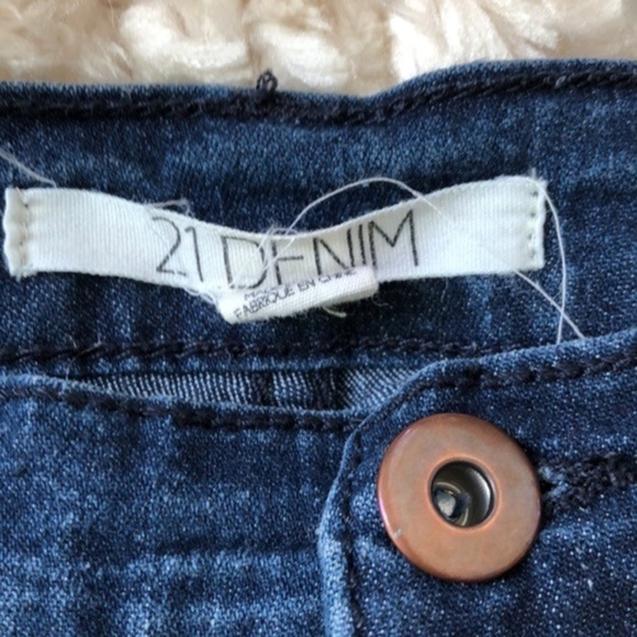 21 Denim Shorts - Size 27 / Small - Picture 4 of 4